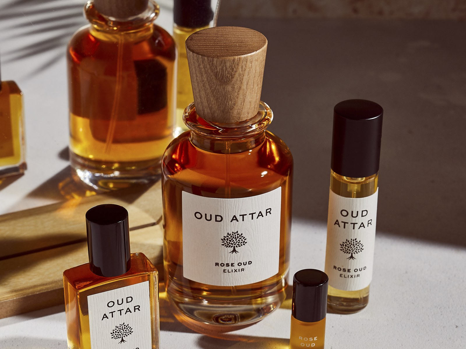 Royal Oud elixir with 15ml and 2ml bottles on a plate